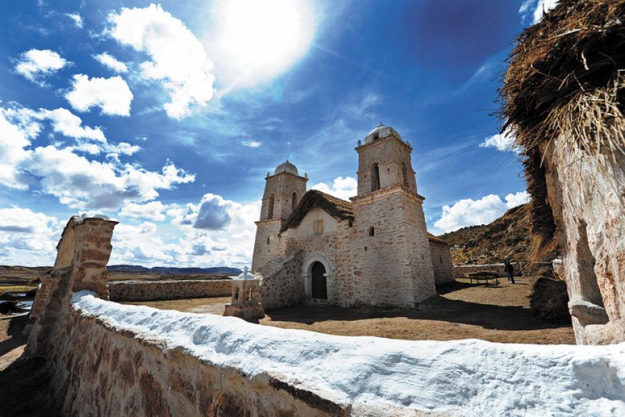 Parque Nac. Volcán Isluga + Reserva Nac. Las Vicuñas + Parque Nac. Lauca + Parque Nac. Sajama 4D/3N